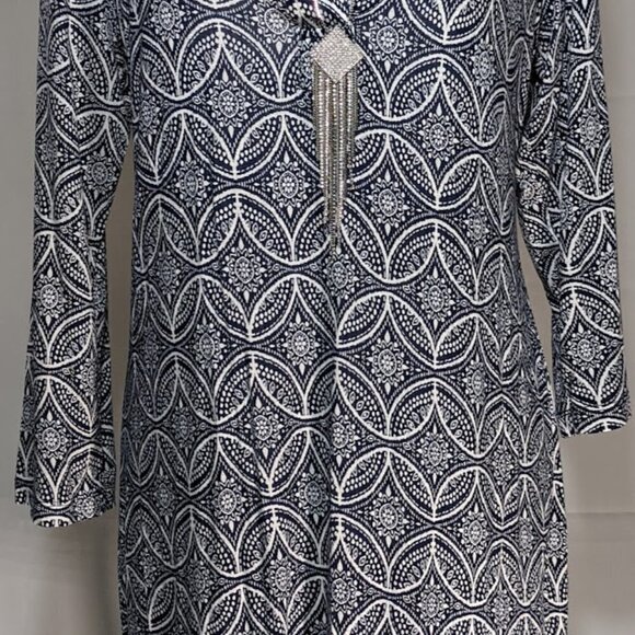 Ink + Ivy Medallion Shift Dress NWT - Picture 2 of 4